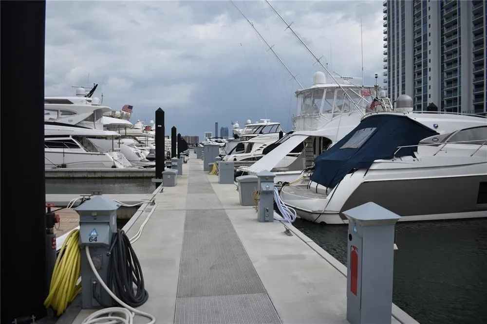 17211 Biscayne Slip #64 Boulevard North Miami Beach, FL 33160