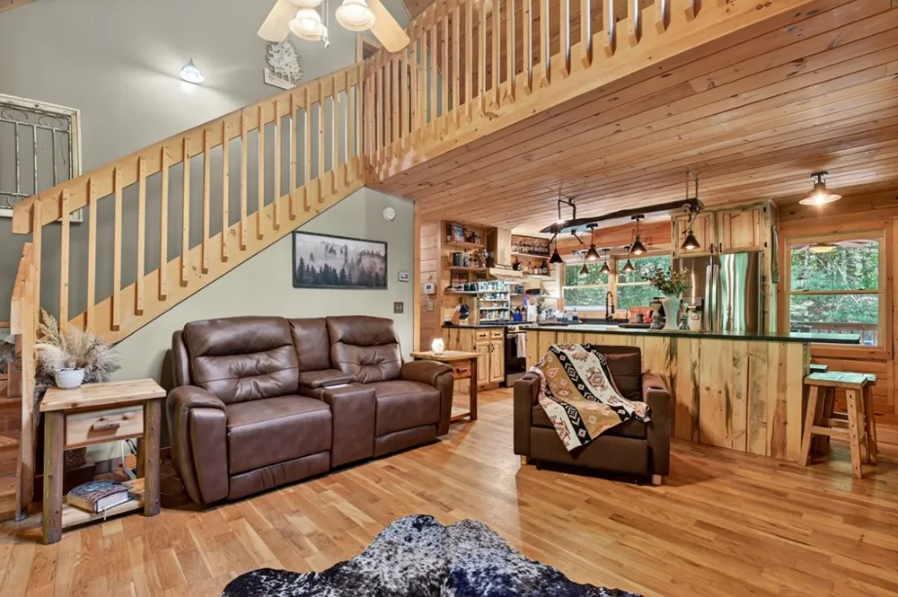 979 Cherokee Lane McCaysville, GA 30555