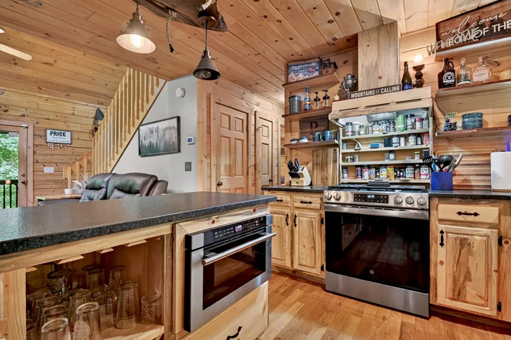 979 Cherokee Lane McCaysville, GA 30555
