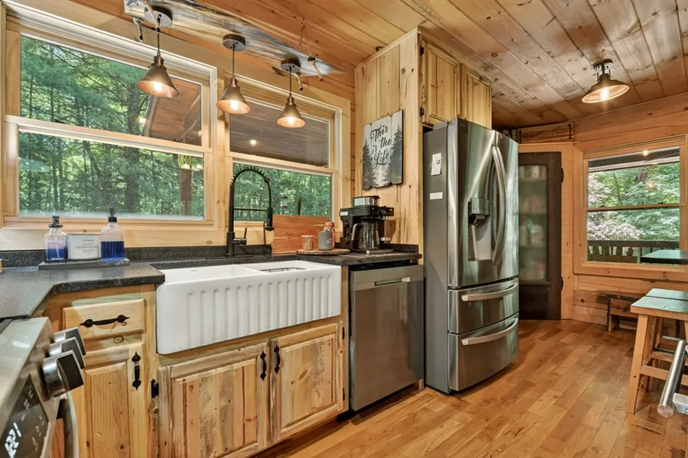 979 Cherokee Lane McCaysville, GA 30555