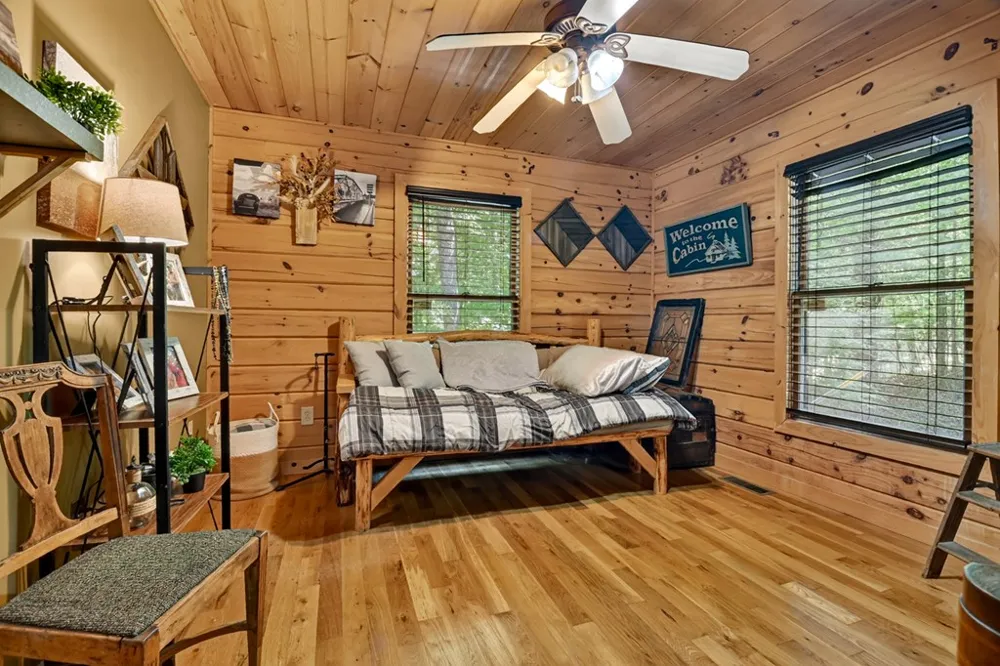 979 Cherokee Lane McCaysville, GA 30555