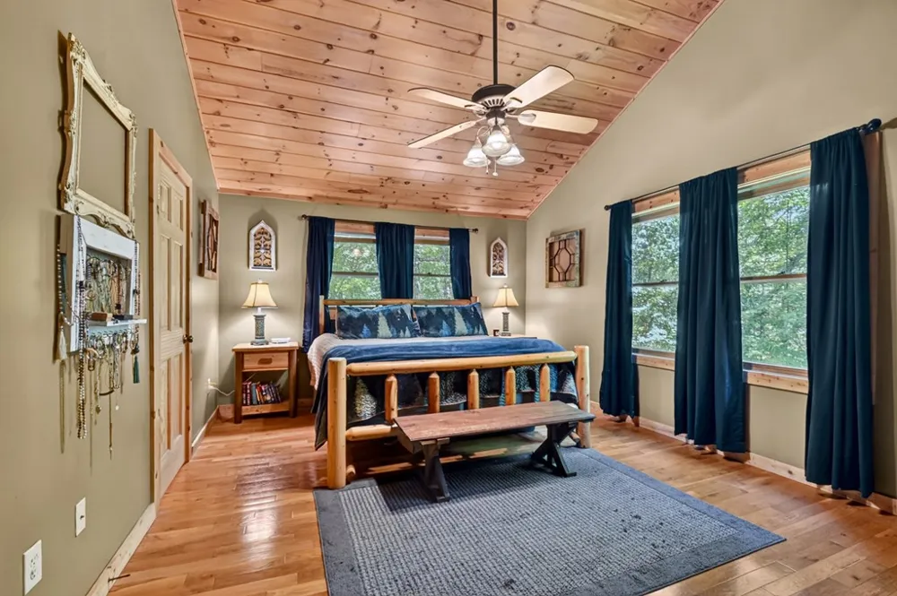 979 Cherokee Lane McCaysville, GA 30555