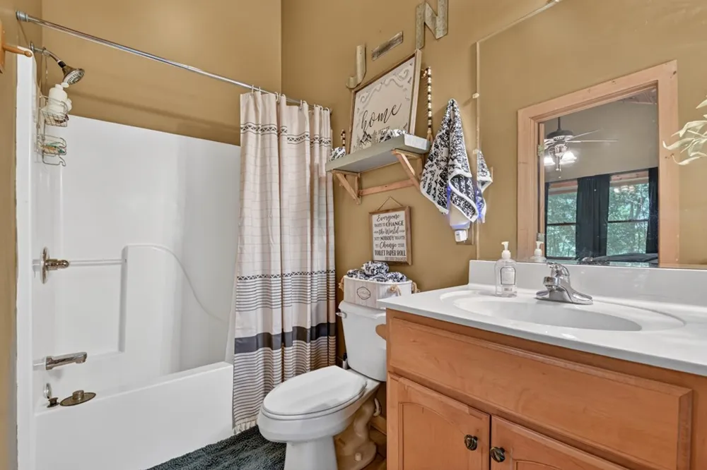 979 Cherokee Lane McCaysville, GA 30555