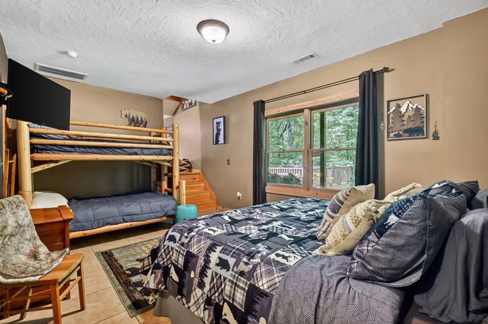 979 Cherokee Lane McCaysville, GA 30555