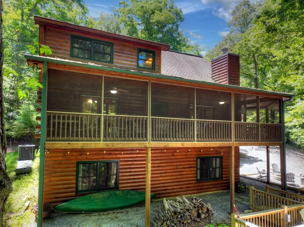 979 Cherokee Lane McCaysville, GA 30555