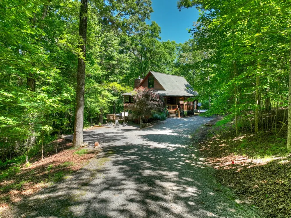 979 Cherokee Lane McCaysville, GA 30555