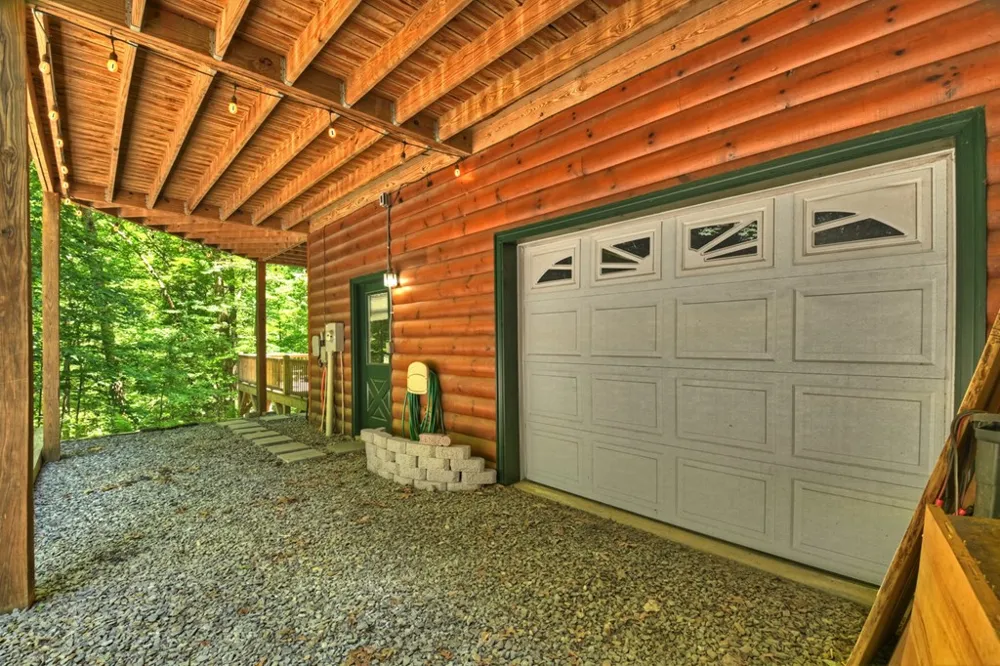 979 Cherokee Lane McCaysville, GA 30555