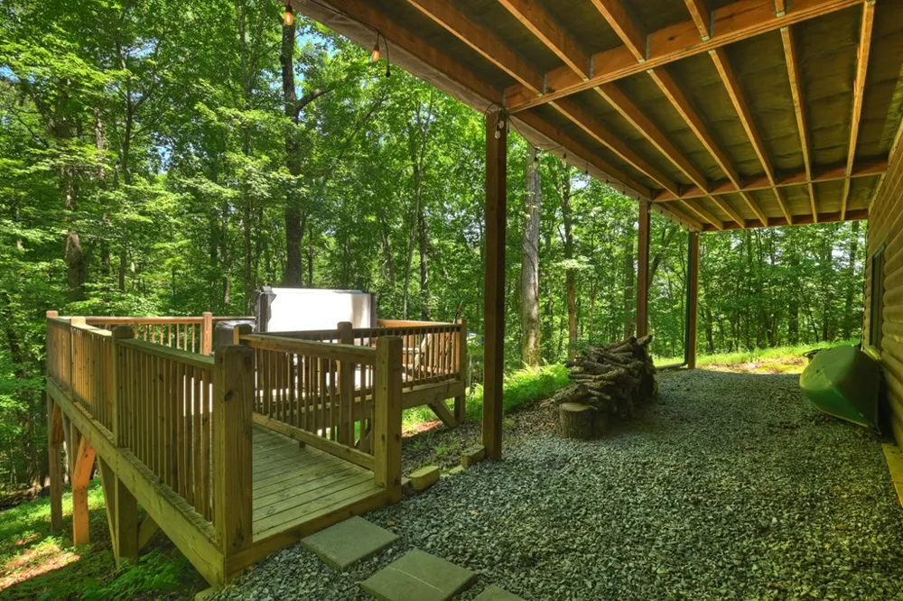 979 Cherokee Lane McCaysville, GA 30555