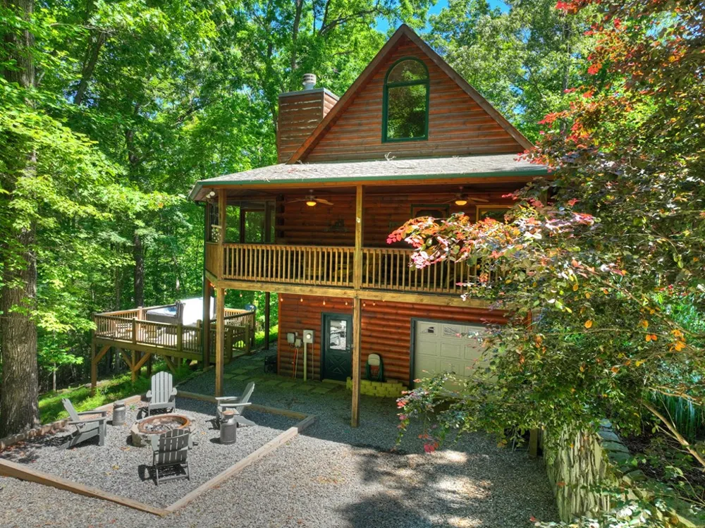 979 Cherokee Lane McCaysville, GA 30555