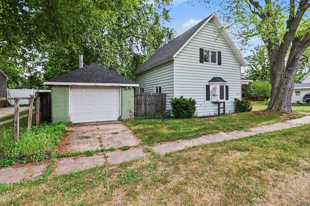 1212 24th Street Manistee, MI 49660