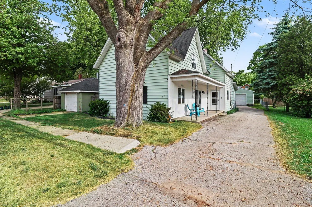 1212 24th Street Manistee, MI 49660