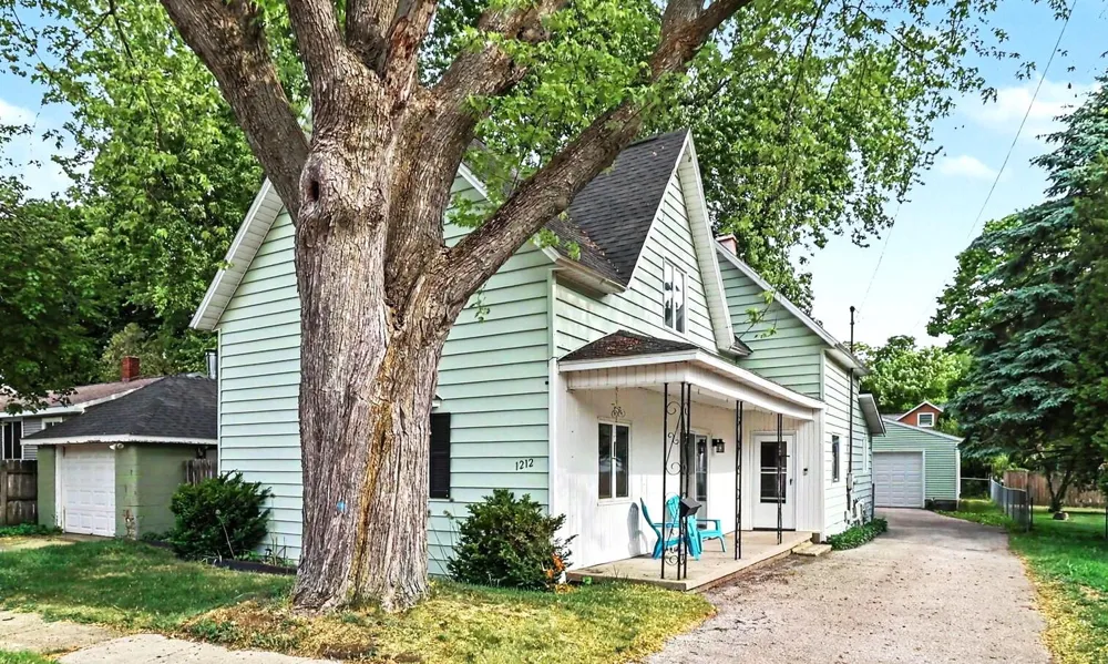 1212 24th Street Manistee, MI 49660
