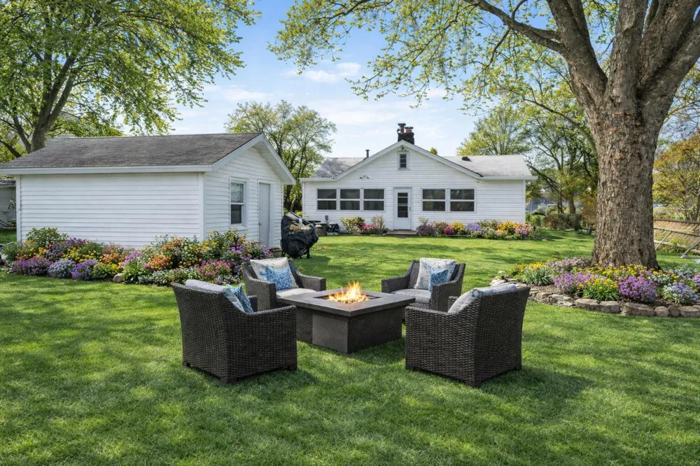 11637 Algonquin Drive Pinckney, MI 48169