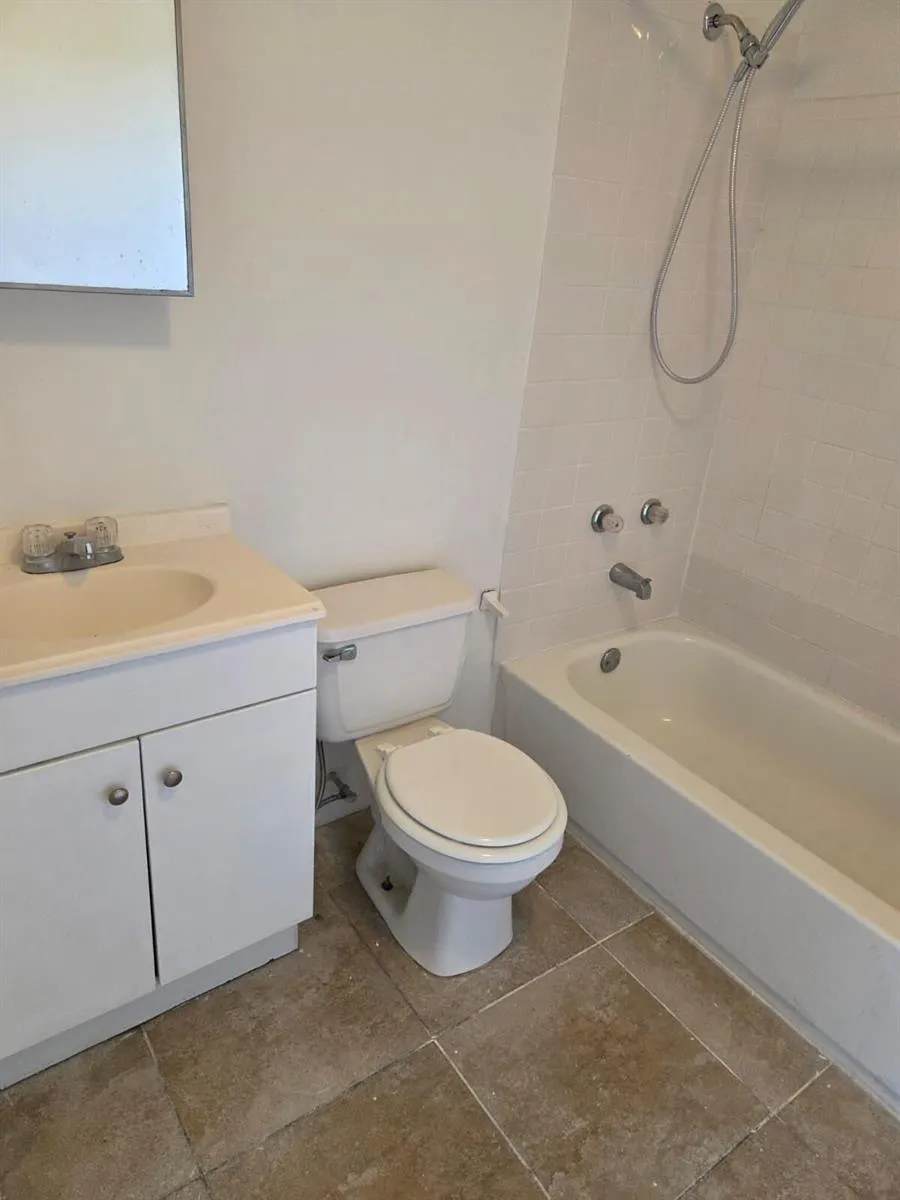 1633 W 28th Street #B Riviera Beach, FL 33404