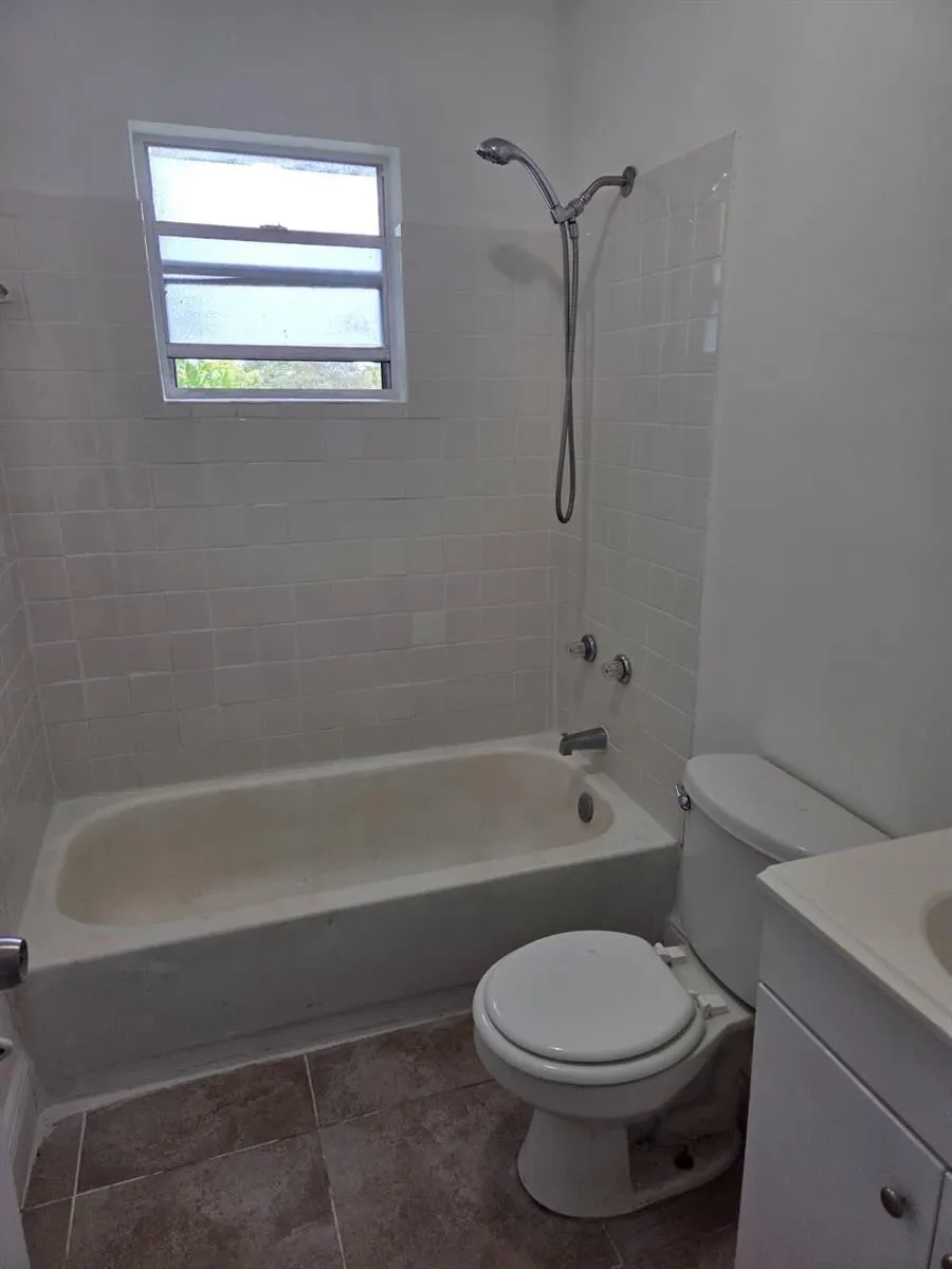 1633 W 28th Street #B Riviera Beach, FL 33404