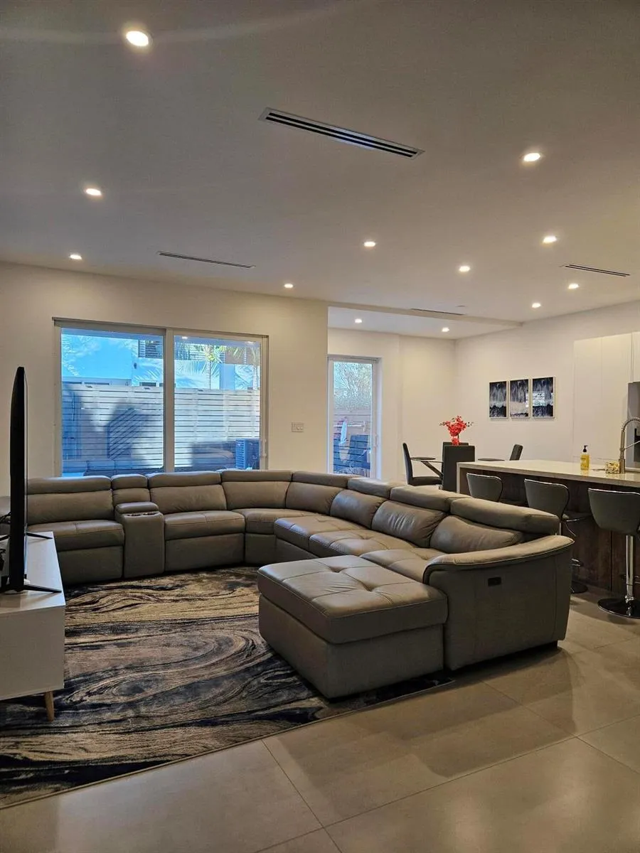 2275 SE 7th Street Pompano Beach, FL 33062