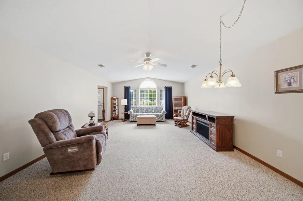 2503 Lakewood Drive Adrian, MI 49221