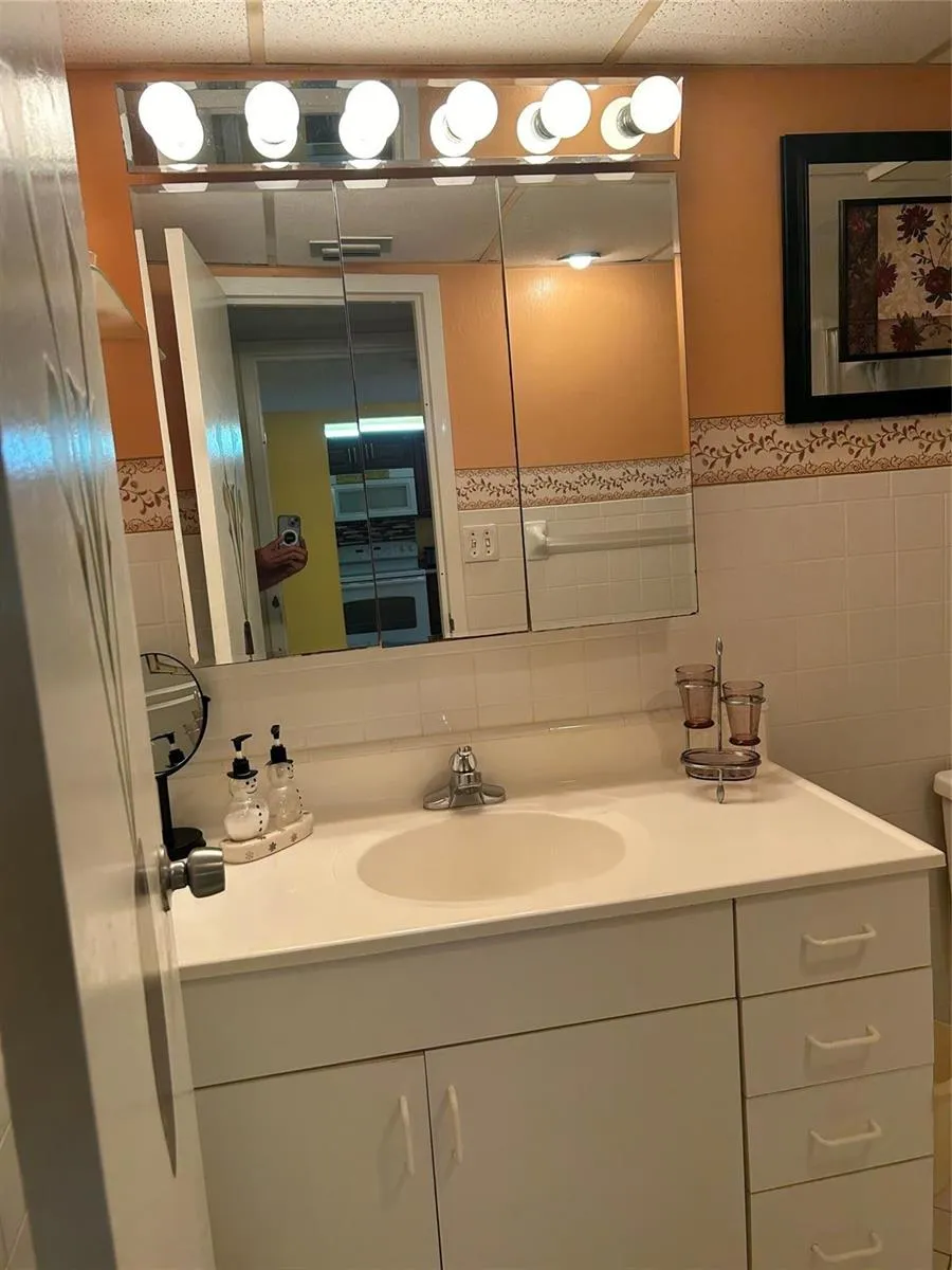 2860 Somerset Drive #311k Lauderdale Lakes, FL 33311