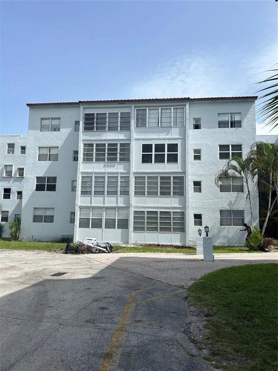 2860 Somerset Drive #311k Lauderdale Lakes, FL 33311