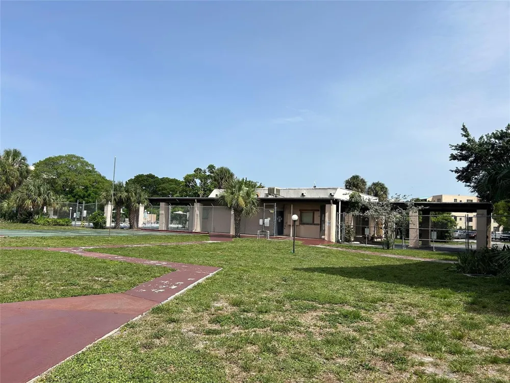 2860 Somerset Drive #311k Lauderdale Lakes, FL 33311