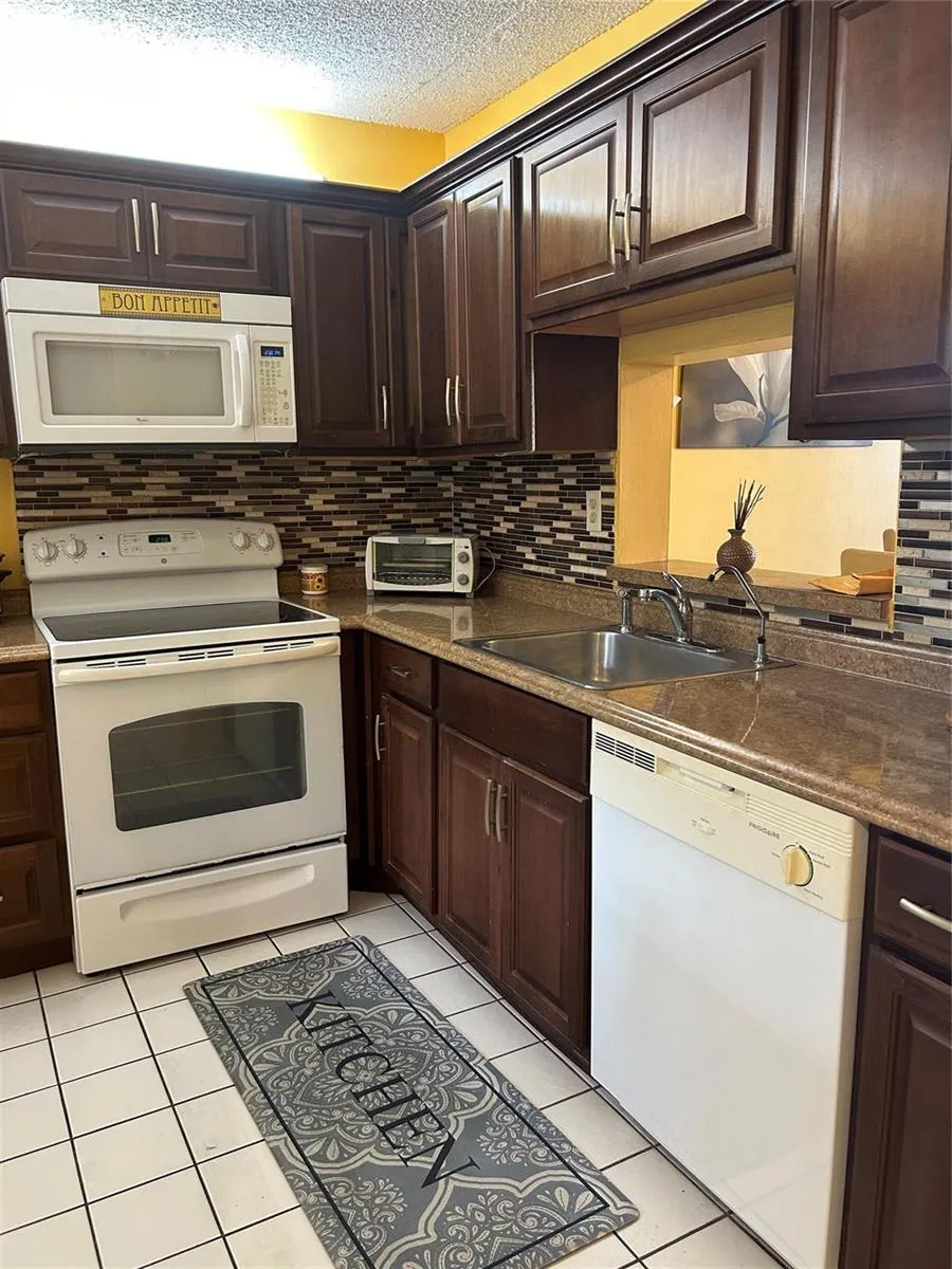 2860 Somerset Drive #311k Lauderdale Lakes, FL 33311