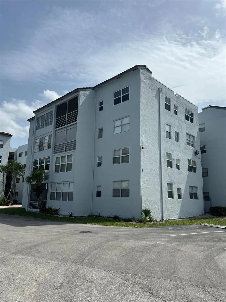 2860 Somerset Drive #311k Lauderdale Lakes, FL 33311