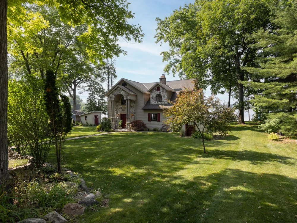 4461 Cordley Lake Road Pinckney, MI 48169