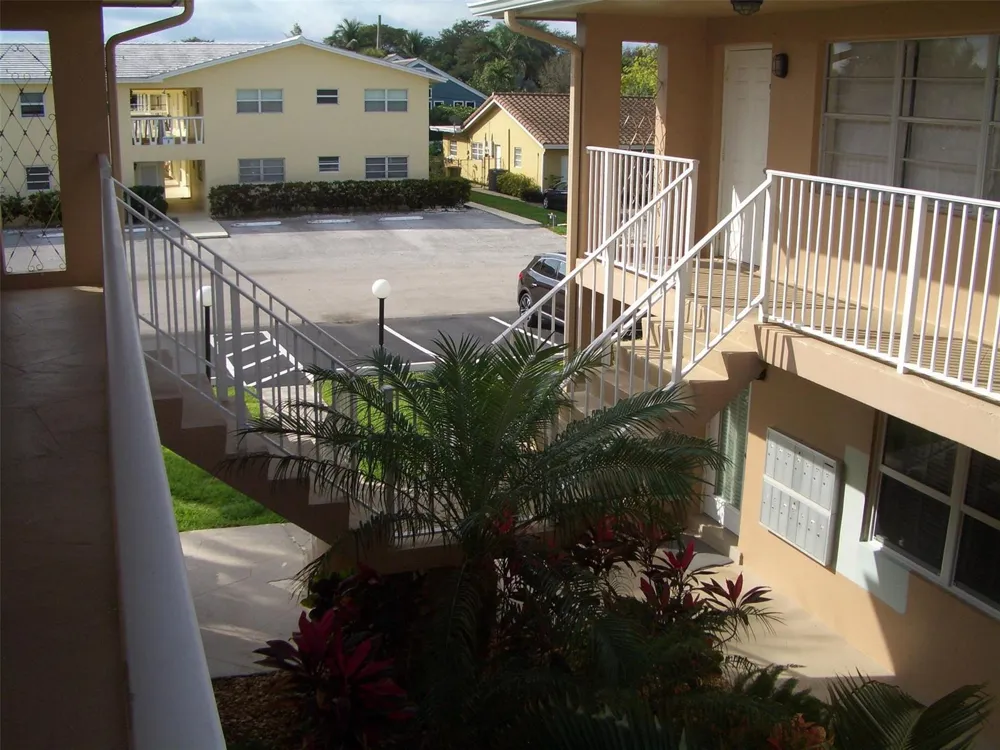 2737 NE 28th Street #7w Lighthouse Point, FL 33064
