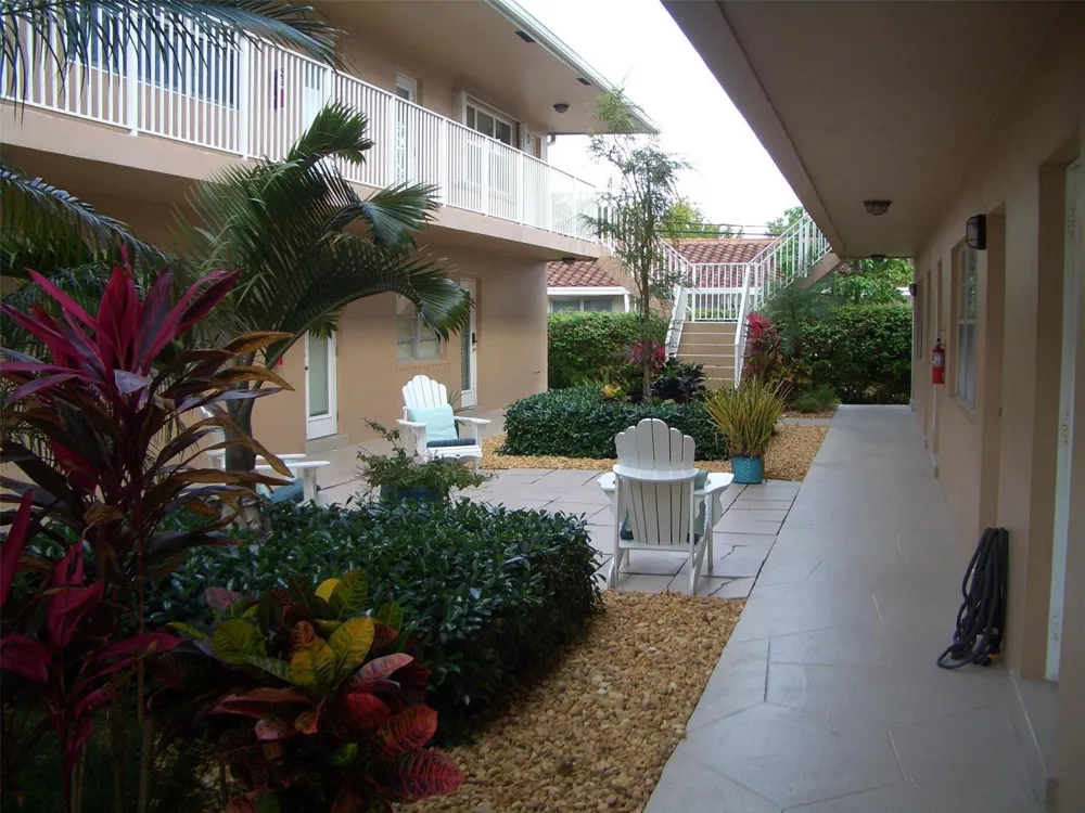 2737 NE 28th Street #7w Lighthouse Point, FL 33064