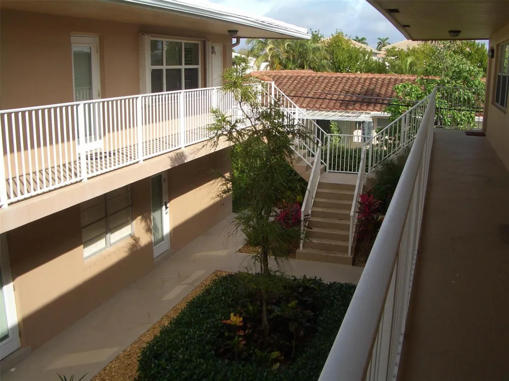 2737 NE 28th Street #7w Lighthouse Point, FL 33064