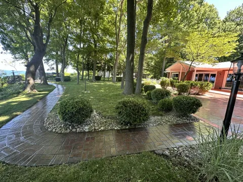 1716 W Benson Road