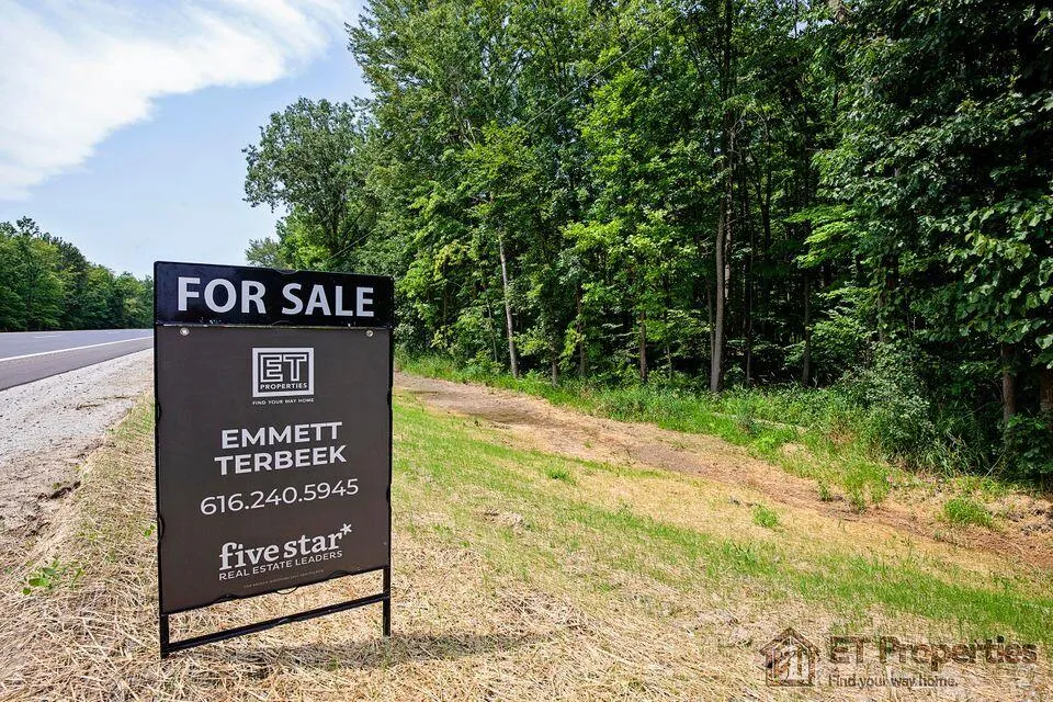 8371 14 Mile Road NE Cedar Springs, MI 49319