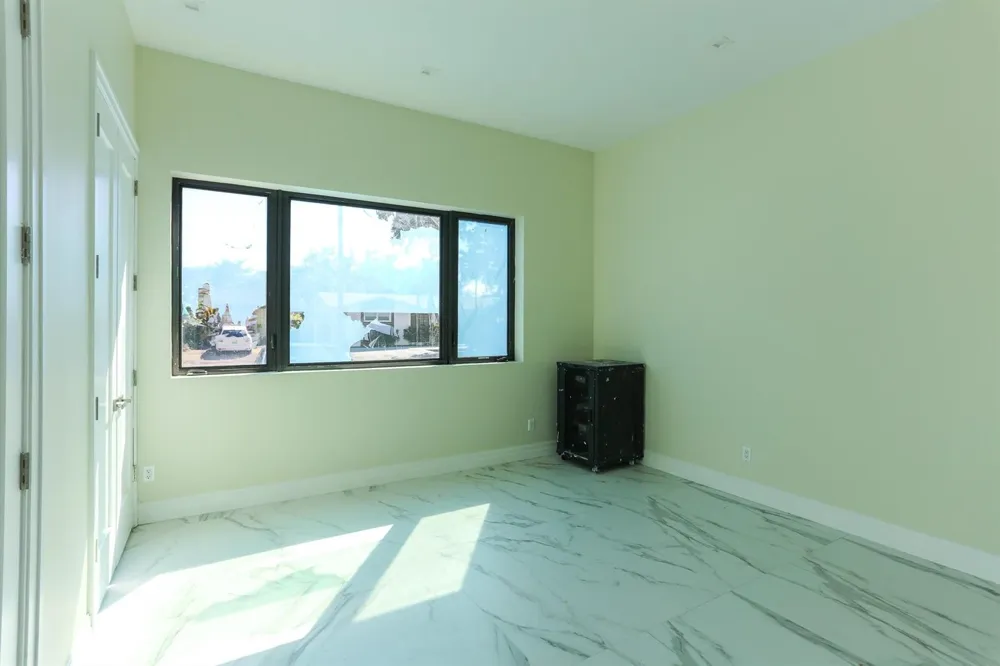 2421 NE 201st Street Miami, FL 33180