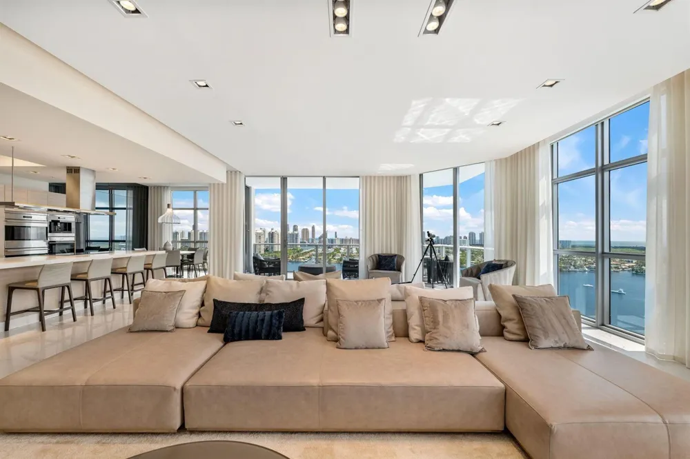 17301 Biscayne Boulevard #Ph-7 North Miami Beach, FL 33160