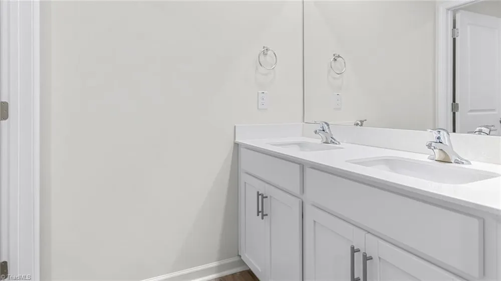 2517 Foxtail Lane Yadkinville, NC 27055