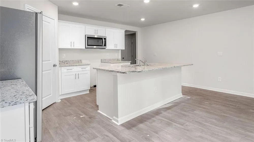 2587 Foxtail Lane Yadkinville, NC 27055