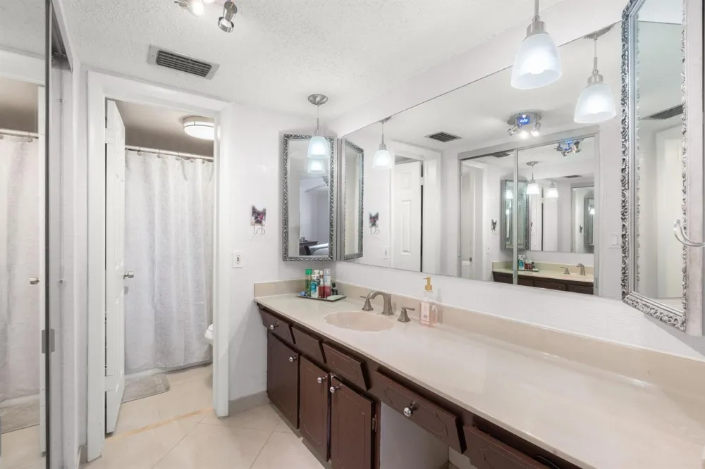 4191 NW 41st Street #214 Lauderdale Lakes, FL 33319