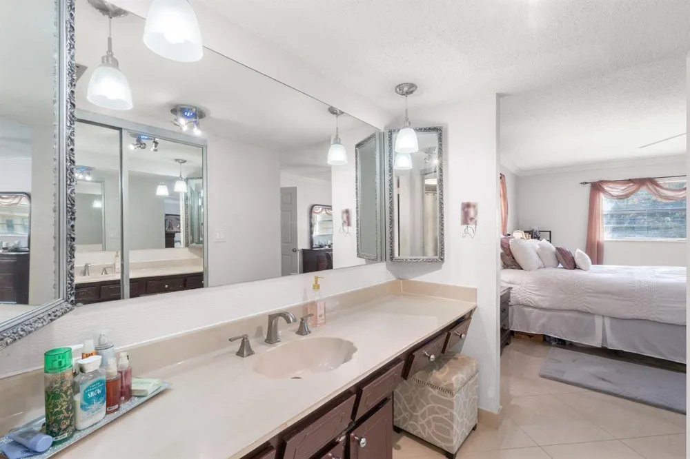 4191 NW 41st Street #214 Lauderdale Lakes, FL 33319