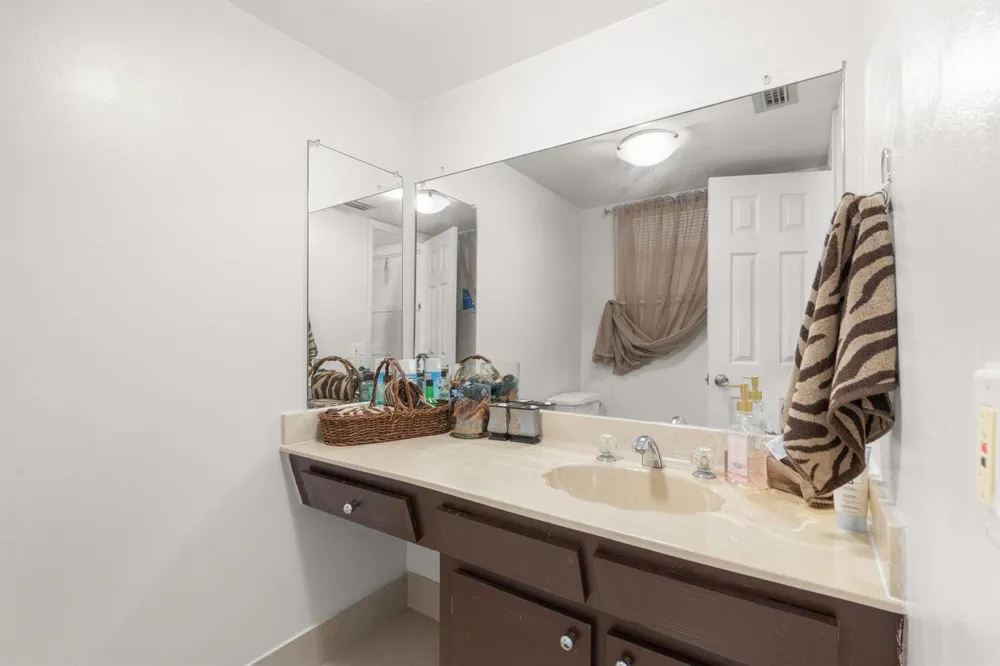 4191 NW 41st Street #214 Lauderdale Lakes, FL 33319