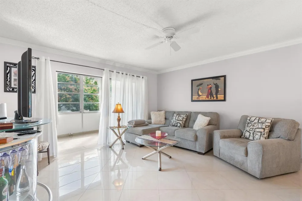 4191 NW 41st Street #214 Lauderdale Lakes, FL 33319