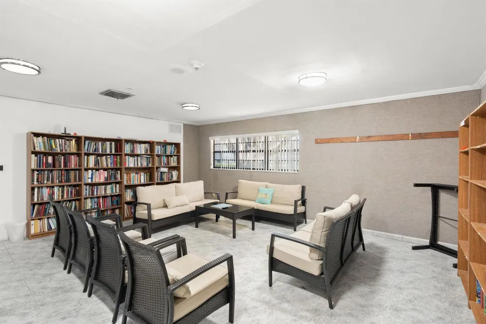 4191 NW 41st Street #214 Lauderdale Lakes, FL 33319