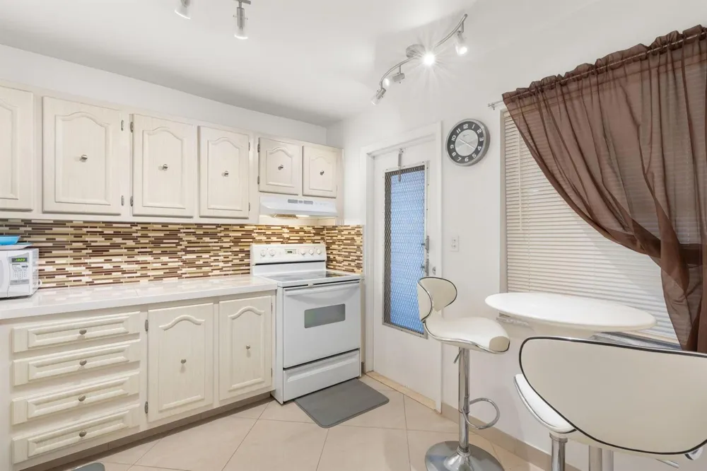 4191 NW 41st Street #214 Lauderdale Lakes, FL 33319