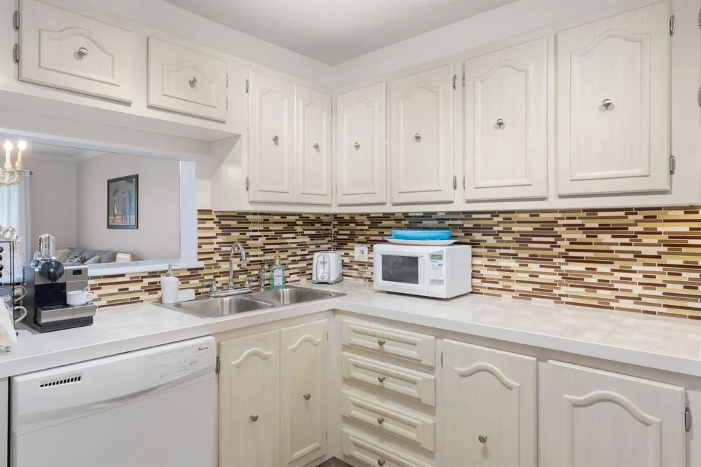 4191 NW 41st Street #214 Lauderdale Lakes, FL 33319
