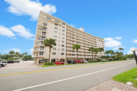 1050 Hillsboro Mile #203w