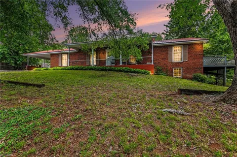 1040 Beechwood Road