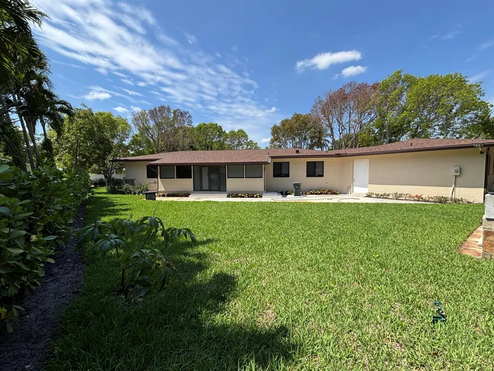 135 E Ilex Drive Lake Park, FL 33403