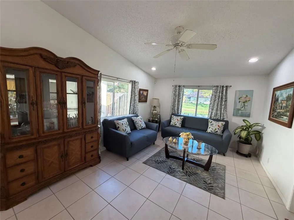 6711 S Parkway Drive #2-10 Margate, FL 33068