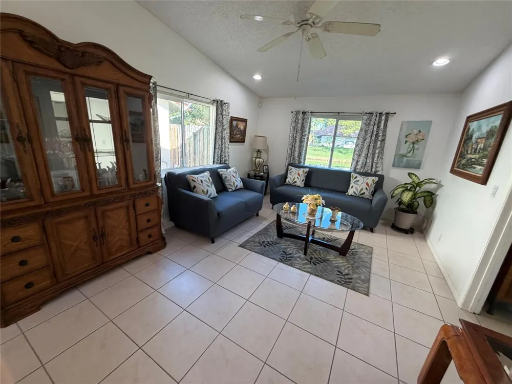 6711 S Parkway Drive #2-10 Margate, FL 33068