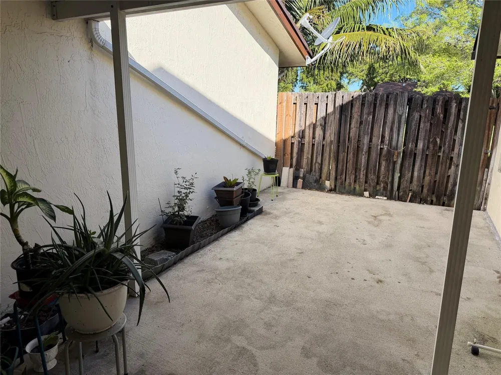 6711 S Parkway Drive #2-10 Margate, FL 33068