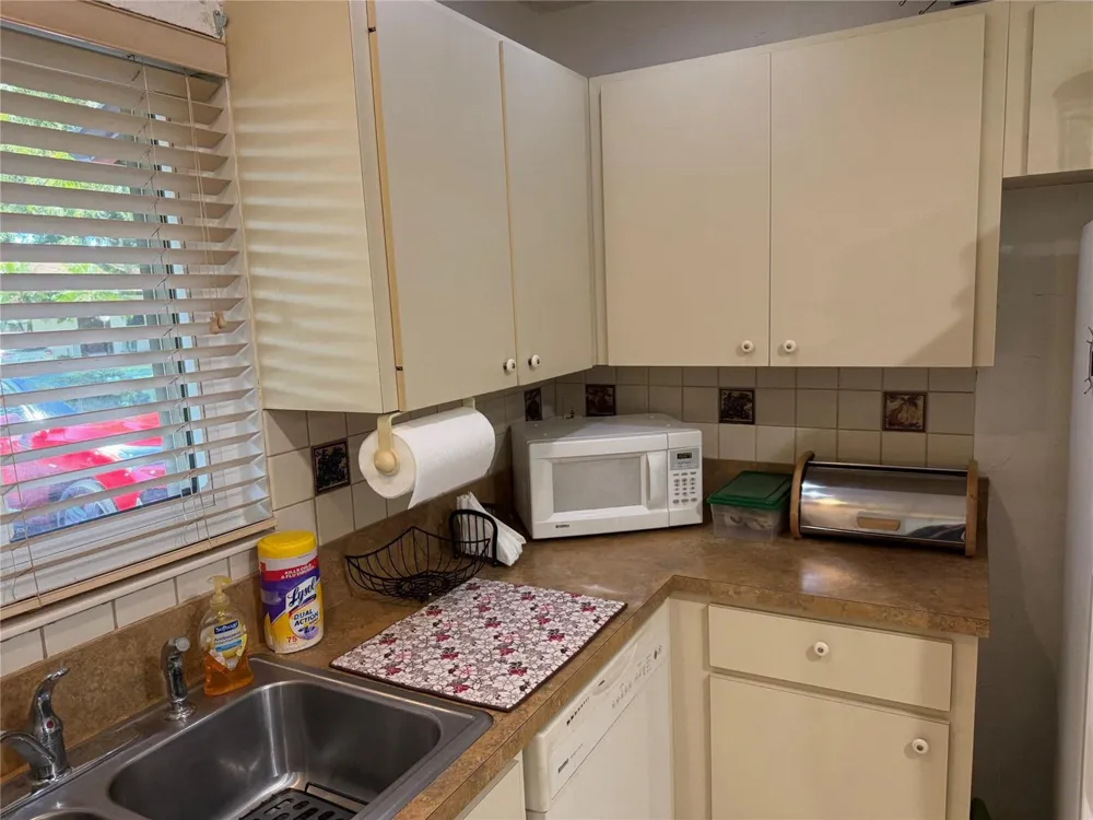 6711 S Parkway Drive #2-10 Margate, FL 33068